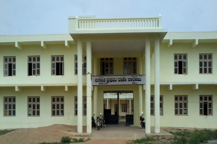 https://cache.careers360.mobi/media/colleges/social-media/media-gallery/23381/2021/3/8/Campus View of Government First Grade College Banavara_Campus-View.jpg